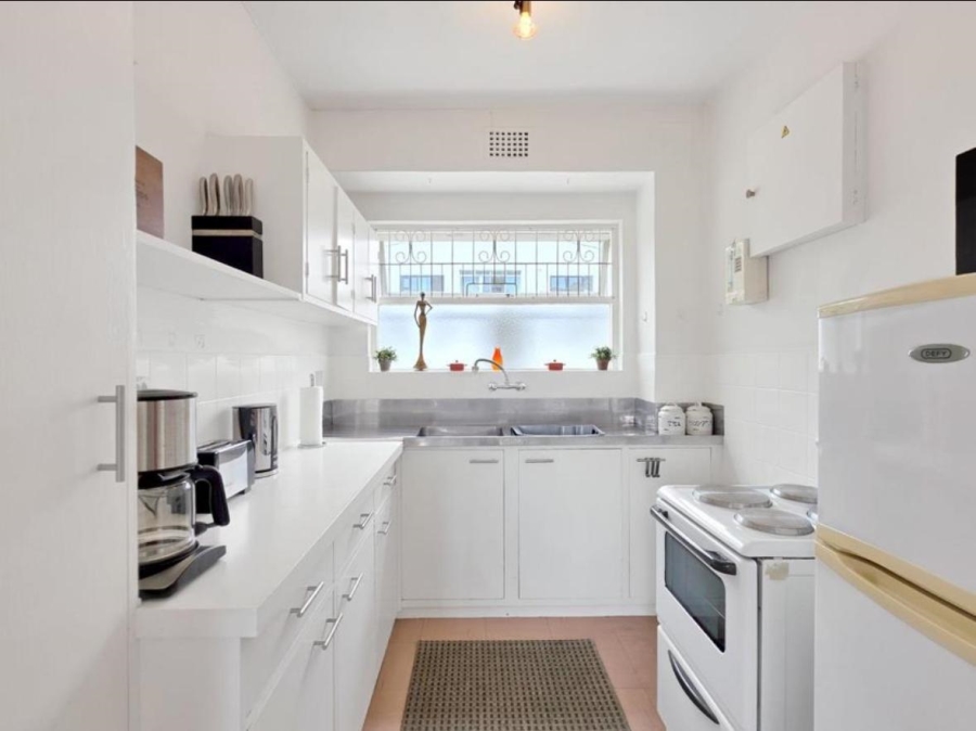 To Let 1 Bedroom Property for Rent in Sea Point Western Cape